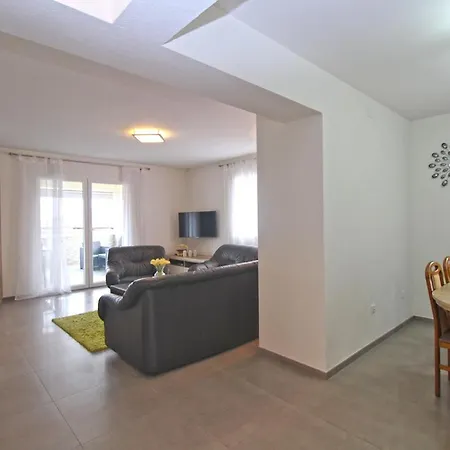 Oliva 2211 Lejlighed Pula