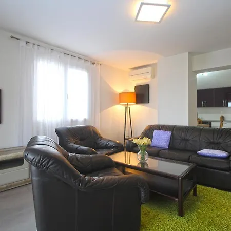 Oliva 2211 Lejlighed Pula