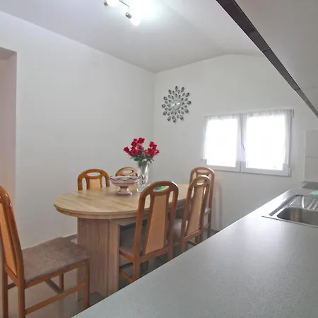 Oliva 2211 Lejlighed Pula