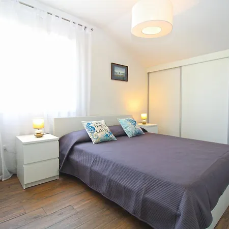 Oliva 2211 Apartment Pula