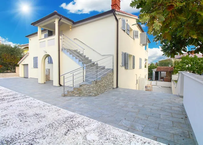 Oliva 2211 Apartman *