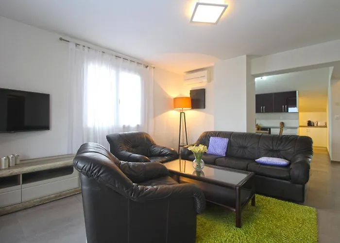 Oliva 2211 Apartman Pula